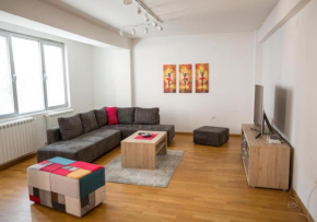 Three Bedroom Apartment Near City Center